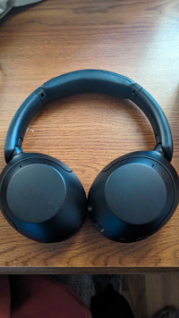 Sony WH-XB910N headphones