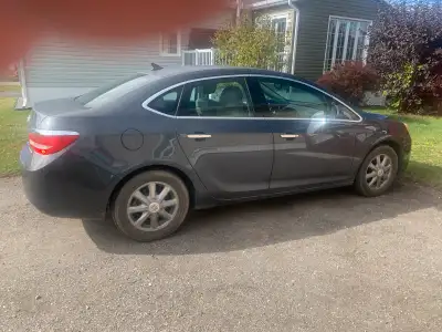 136000km Bluetooth 4 pneus d’été Toyo et 4 pneus d’hiver Toyo sur rims (neufs) Batterie neuve Freins...