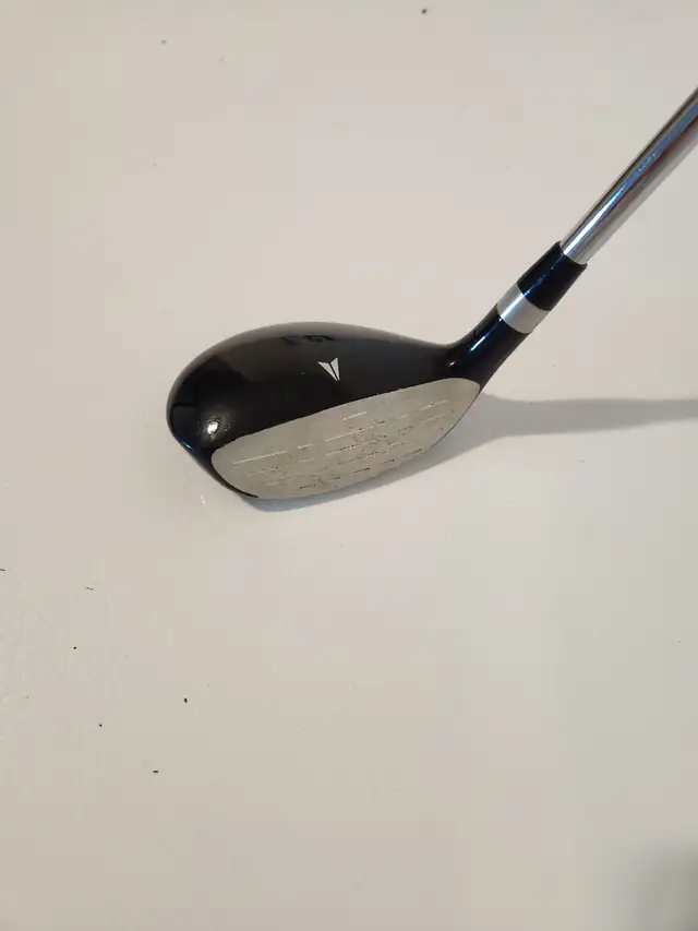 Taylormade r7 3wood S flex shaft golf club. in Golf in Markham / York Region - Image 3