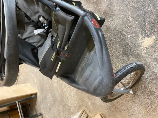tri wheel baby stroller in excellent condition in Strollers, Carriers & Car Seats in Sudbury