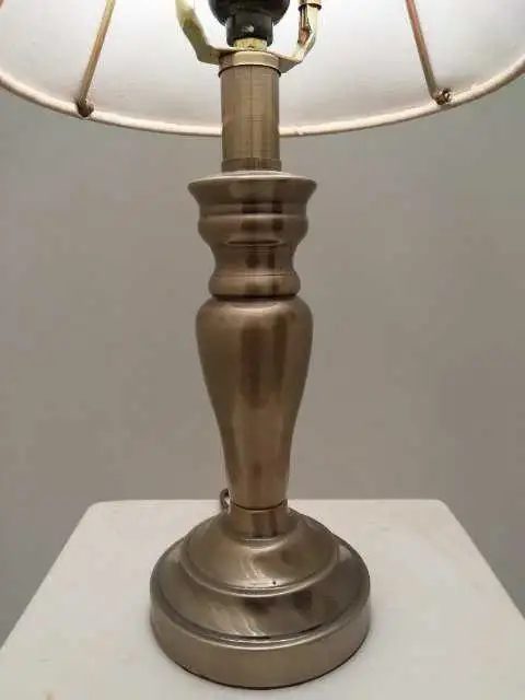 Vintage Desk Lamp  Metal base Quality Lamp special buy in Arts & Collectibles in Mississauga / Peel Region - Image 3