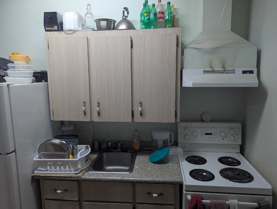 DOWNTOWN Spadina & Dundas*2 Bedrooms* $1900 (utilities included) 2