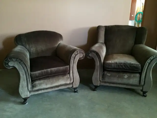 Antique sofa and armchairs set in Couches & Futons in Kamloops - Image 3