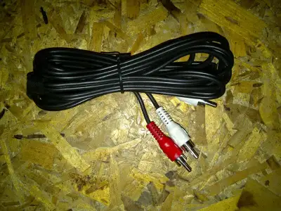 RCA twin cable for audio connection to TV, VCR, DVD, receiver, stereo ... 7 feet long Brand new, nev...