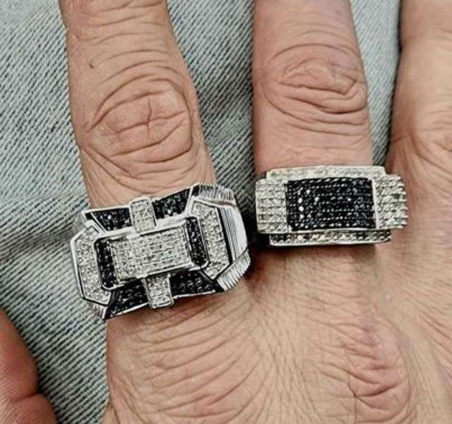Mens 14K White Gold 1.00CTW Black/White Diamond J Sl1 Cross Ring in Jewellery & Watches in Hamilton - Image 2