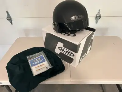 Gently used like new. Lightweight half-face helmet in great condition. Features a durable polycarbon...