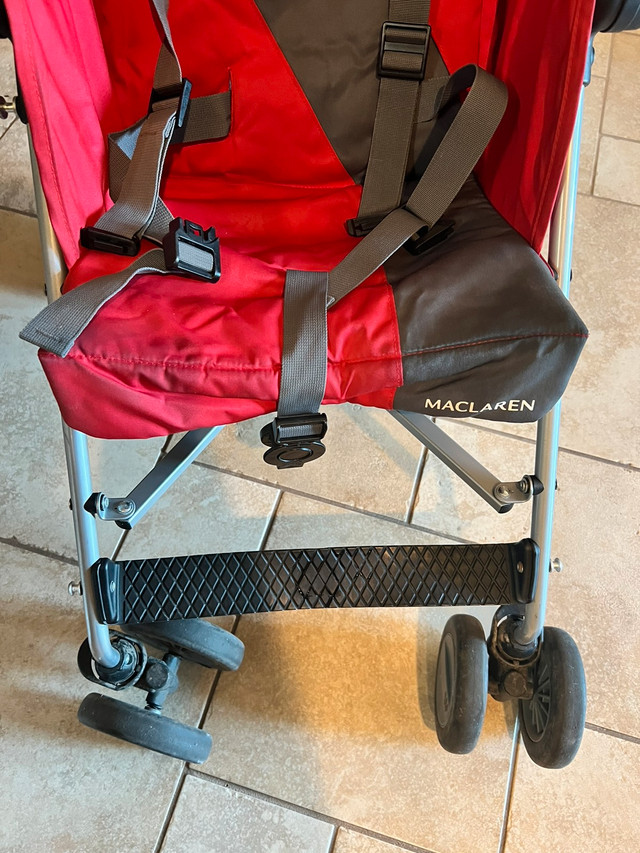 McLaren Triumph Travel Stroller Red in Strollers, Carriers & Car Seats in Windsor Region - Image 2