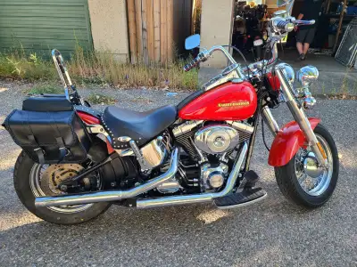 Harley Davidson Heritage Softail, year 2000, 88 cu in, 52,338 km. Includes all stock parts, motorcyc...