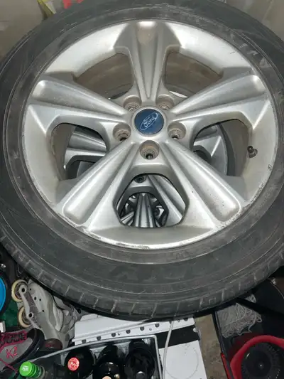 Tel quel (j’ai montrer la jantes la plus usée) Utiliser sur un Ford escape 2013