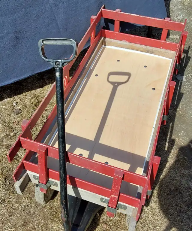 Voiturette pour enfants et jardin solide fonctionnelle in Patio & Garden Furniture in Sherbrooke - Image 5