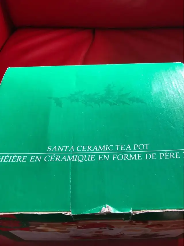 Christmas tea pot in Holiday, Event & Seasonal in Hamilton - Image 3