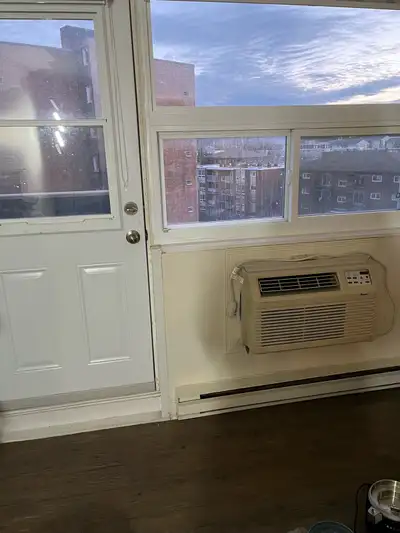 Cozy apartment available for rent, only 15 minutes driving from UOttawa, perfect for students or pro...