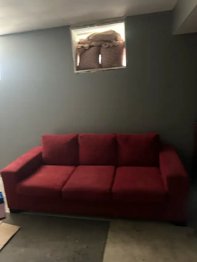 Red Couch535727045304002563