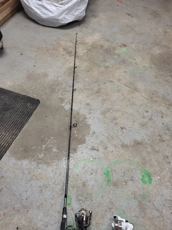 Quantum rod and reel in Fishing, Camping & Outdoors in Barrie - Image 2