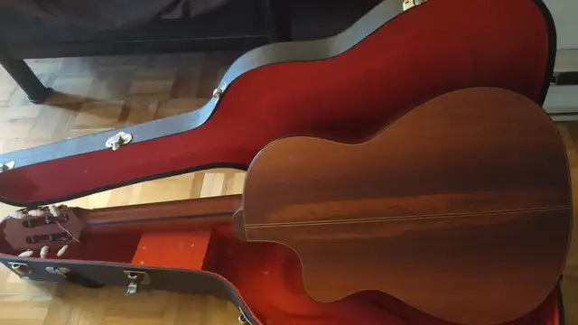 3 Guitares (tango, cutaway, pick-up) pour professionnels in Guitars in City of Montréal - Image 6