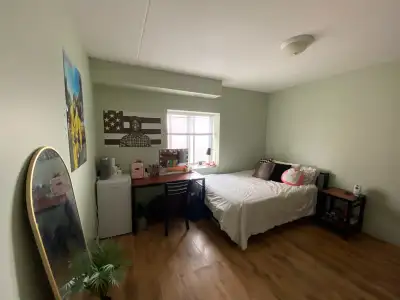 GIRLS ONLY UNIT: - FREE UTILITIES (air conditioning, heat, gas, water & sewer) Hydro is extra - FURN...