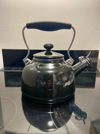 Stovetop whistling kettle