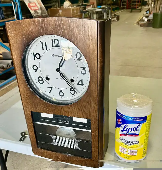 “Brentwood” 31 Day Wall Clock (w Pendulum & Key) in Home Décor & Accents in Mississauga / Peel Region - Image 9