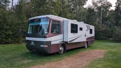 Diesel pusher with 5.9L Cumminjns Engine & Allison Transmission 137,000kms 255-70R-22-5 tires; 12,00...