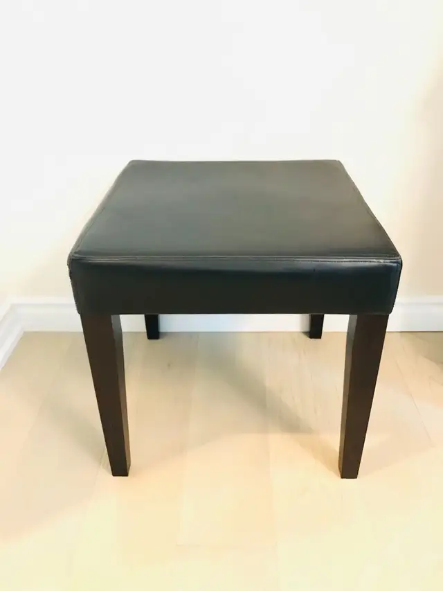 2 Chocolate Leather Accent Bar Stools – Great Condition in Chairs & Recliners in Mississauga / Peel Region - Image 2