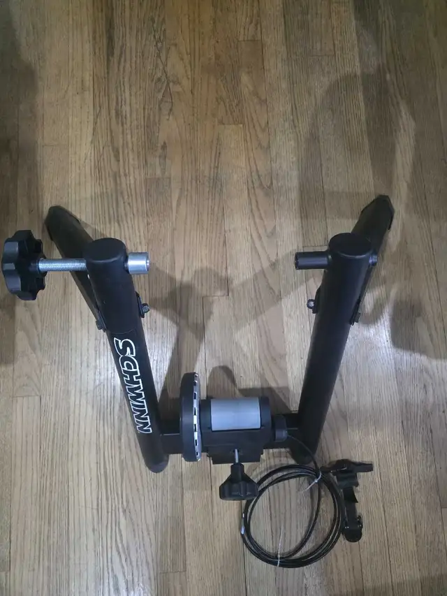 Schwinn Indoor Deluxe Trainer CloseUp in Exercise Equipment in Ottawa - Image 3