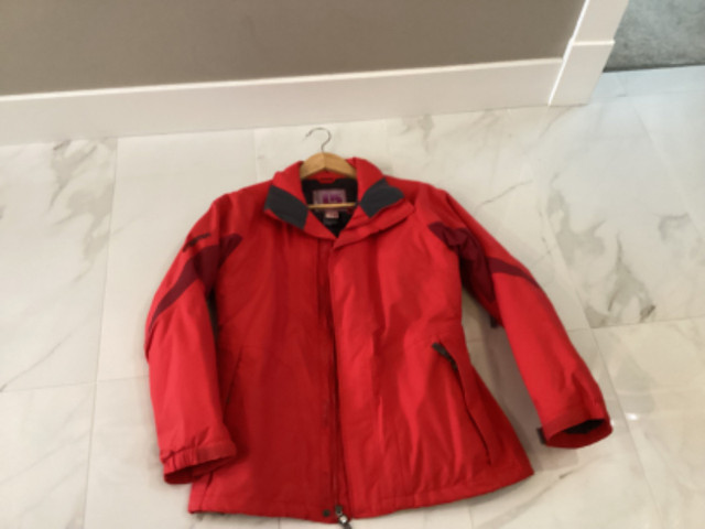 Women’s ski/snowboard jacket in Ski in Calgary