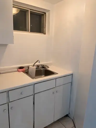 41/2 a louer ,INCLUS : laveuse , fridge ,stove (washer) (FRIGIDAIRE ET CUISINIERE ) Disponible aoust...