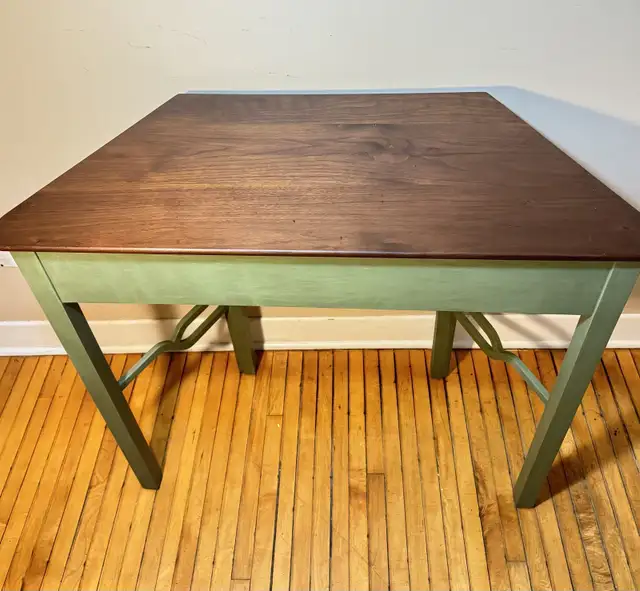 vintage table in Other Tables in City of Halifax - Image 5