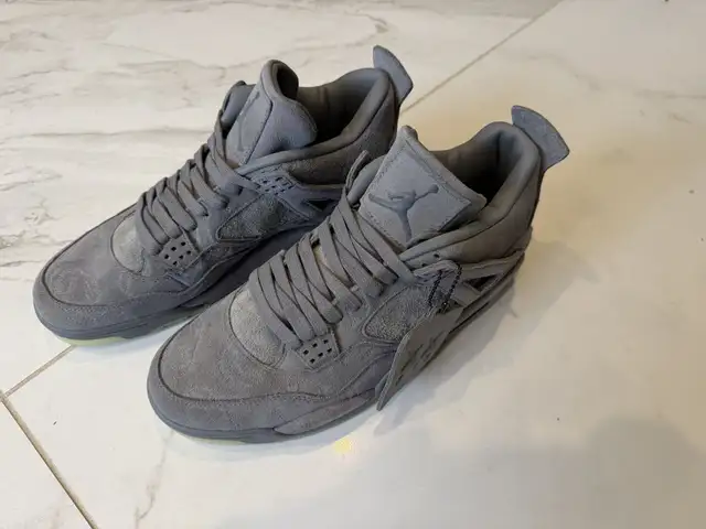 Nike Air Jordan 4 Kaws in Men's Shoes in Oakville / Halton Region - Image 2