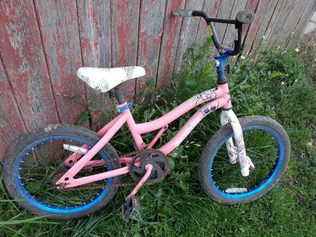 Children's bikes pink and green in Kids in Stratford - Image 3