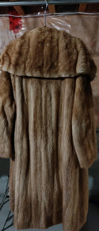 Vintage Mink Fur Coat (Circa 1956) in Women's - Other in Markham / York Region - Image 3
