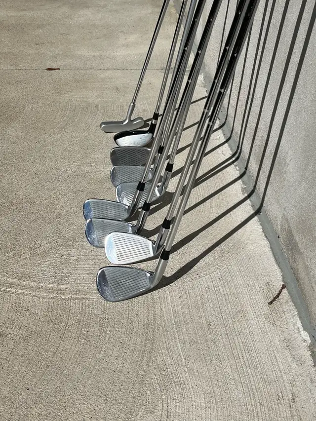10 Piece Golf Club Set Right Handed in Golf in Guelph - Image 4