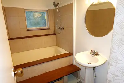 $2,200, Lynn Valley 2 bedroom suite, 800 sq. ft, spacious open-floor living room & dining room. Bus...