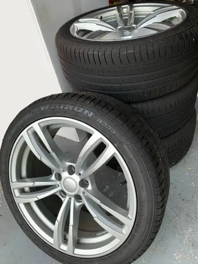 Set of 4 rims with summer tires - 19” - Tire size: 255/40ZR19 - Bolt pattern: 5x112 - Came off BMW 5...