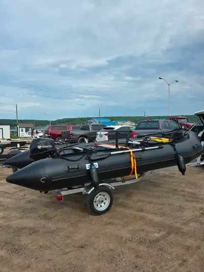 Inflatable Boat New - BRIS 15.4 ft This model is made by 2,000 Dtex 1.2mm PVC fabric with polyester...