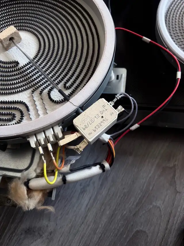 Certified Appliance Repair Technician in Appliance Repair & Installation in Calgary - Image 4