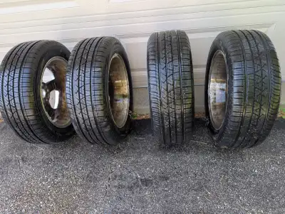Motomaster Performance tires on Aluminum Rims. Used only one season (less than 10,000 kms) and store...