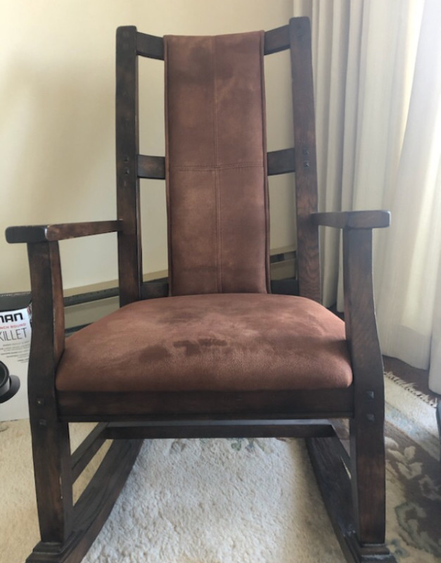 Vintage solid wood rocking chair in Chairs & Recliners in Burnaby/New Westminster
