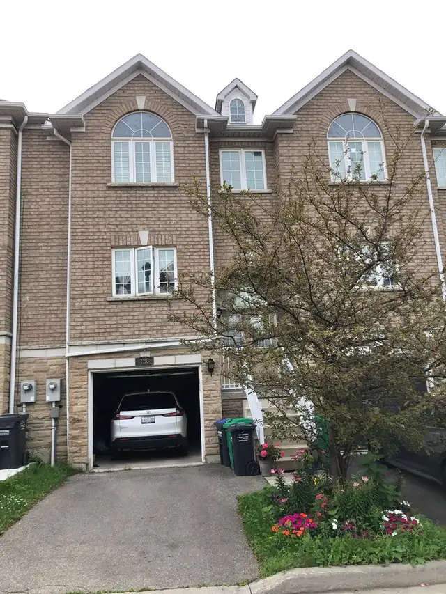 Room for rent in Mississauga.