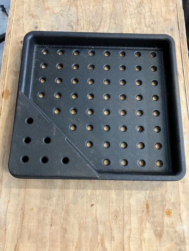 Napoleon Cast Iron Charcoal and smoker tray in BBQs & Outdoor Cooking in Gatineau - Image 2