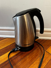 1.7L Black and decker water kettle works perfectly 