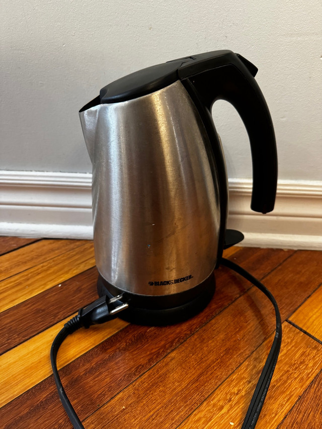 1.7L Black and decker water kettle works perfectly  dans Autre  à Ville de Montréal