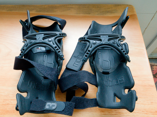 Mobius X8 Motocross Dirt Bike Offroad Knee Braces in Dirt Bikes & Motocross in City of Halifax - Image 2