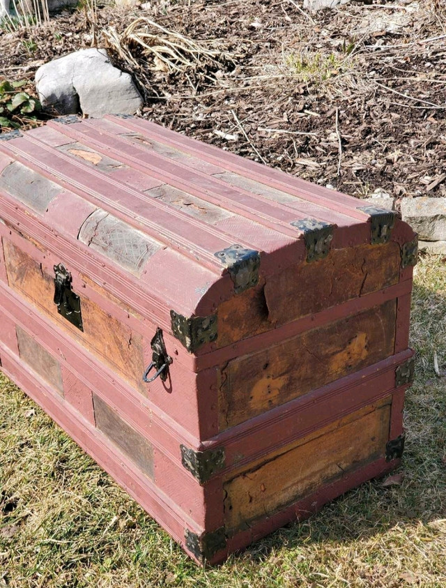 Antique dome top trunk in Arts & Collectibles in Kawartha Lakes - Image 3