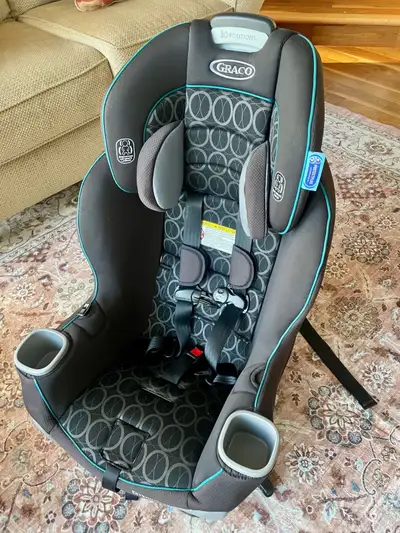 Graco "Extend2Fit" convertible car seat for sale. Excellent condition. Can be installed backward or...