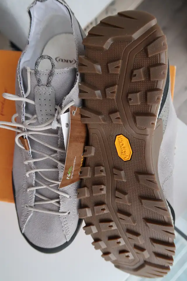 Brand New AKU Canvas Shoes - Unisex - Light Grey - Made in EU in Women's - Shoes in City of Toronto - Image 11