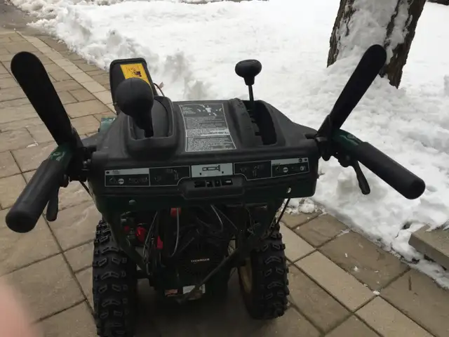 Very Good Snow Blower in Snowblowers in Longueuil / South Shore - Image 6