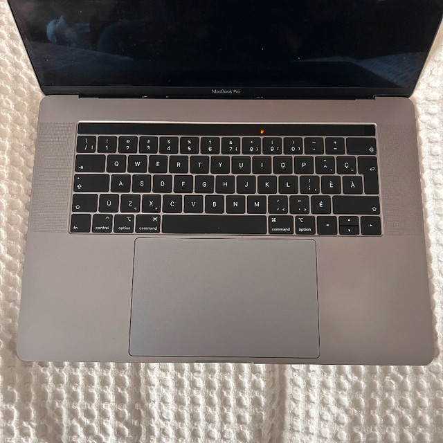APPLE | MacBook Pro 2019, 15" dans Portables  à Laval/Rive Nord - Image 4