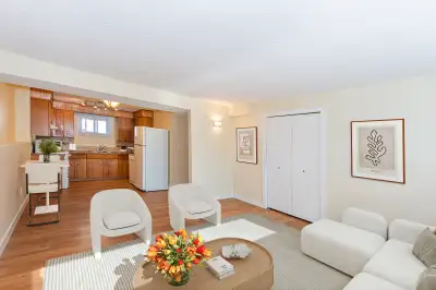 S/M/L DOG/CAT? Bathtub, Dishwasher, Parking. HUGE Basement Suite