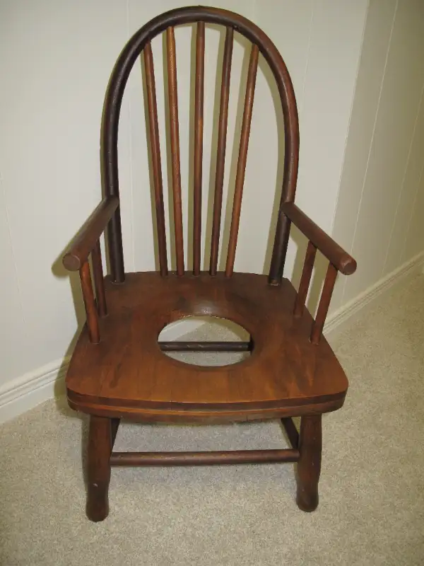 ANTIQUE VINTAGE CHILD'S COMMODE CHAIR - POTTY CHAIR in Arts & Collectibles in Guelph - Image 3